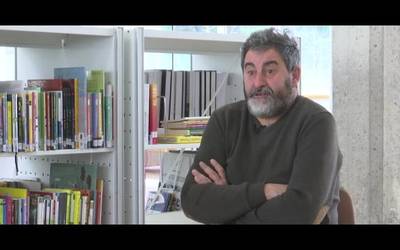 Telmo Esnal: "Hizkuntza soinu-bandaren parte bat da, baina baita pentsatzeko era bat ere"