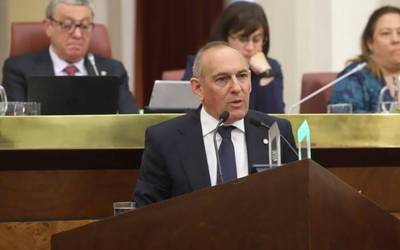 "Lau parke eoliko ez dira aski behar dugun energia berriztagarria sortzeko"