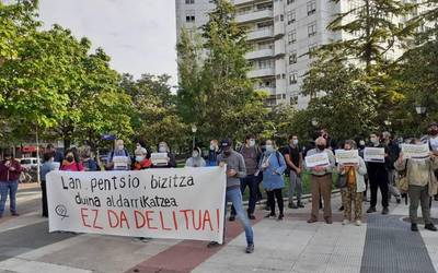 18 hilabeteko zigor eskaera jaso duen grebalariaren epaiketa salatu dute