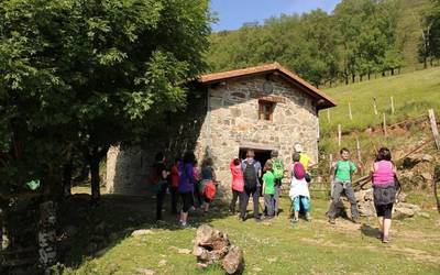 Giro bikaina izan du Goizuetan egindako mendi irteerak