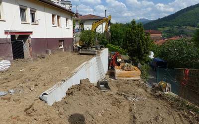 Eskola tailerra egokituko dute Hondarribia kalean