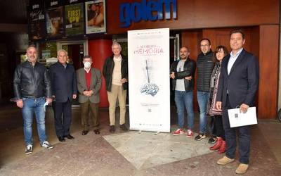 'Los acordes de la memoria' film dokumentala mustu dute