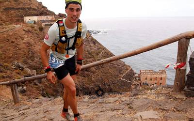 Tenerife Bluetrail mendi lasterketa 10 orduz azpitik bukatu zuen Juanan Martinek
