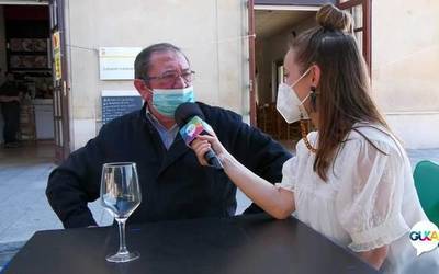Kale inkesta GUKA magazinean: zer iruditzen zaizu Orioko Arraun Elkarteak kolore horia aldatzea?