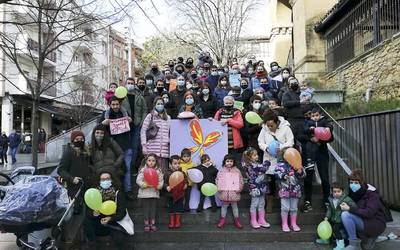 Izadi umearen eskubideen aldeko akordioa sinatu dute Getxoko talde politiko gehienek