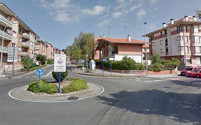 Abaro sektorearen urbanizazio-planak Larrabasterran zirkulazio arazoak areagotu dituela deitoratu dute