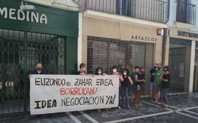 Elizondoko zahar etxeko langileek Iruñera eraman dute protesta