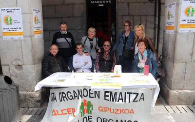 Organo Emaileen Elkarteak mahaia jarriko du zapatuan