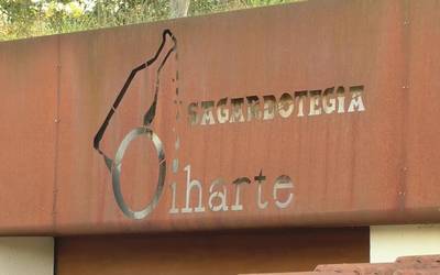 Oiharte sagardotegi zeraindarrak "Helmuga" saria jaso zuen COETUR kongresuko itxiera ekitaldian