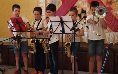 64 gaztetxo musikarik emanaldia eskainiko dute