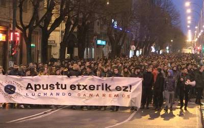 Apustu-etxeen nafar araubidea prestatzearen alde azaldu da Nafarroako Parlamentua