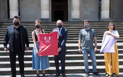 Araba Euskaraz jaiaz jantzi da Foru Aldundia