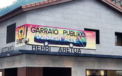 Leitzako garraio publikoaren aldeko sinadura bilketa martxan da