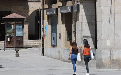 Hiru positibo eta heriotza bat erregistratu dira bailaran
