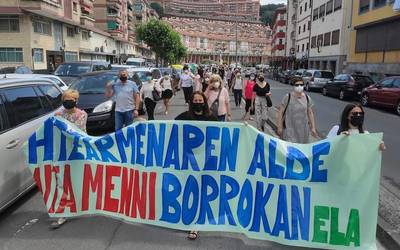 Bosgarren greba eguna egin dute Aita Menniko langileek, lan hitzarmena eskatzeko
