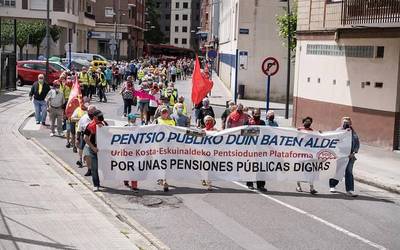 Pentsio-sistema publiko duin baten alde mobilizatu dira Erandion