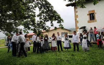 San Juan ermitan dantza egin zuten kintoek