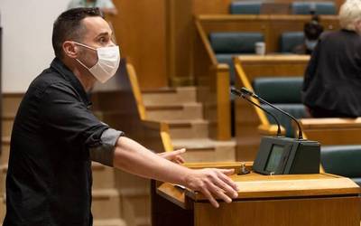 Adostasuna Eusko Legebiltzarrean Tubacexeko lan gatazkari "amaiera justua" emateko bidean