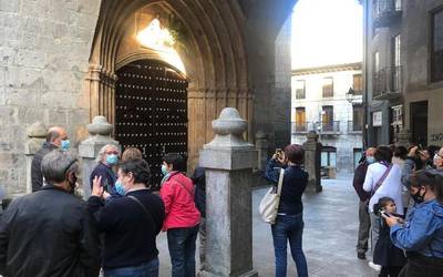 Eguzkiak bete-betean argiztatu du San Juanen irudia