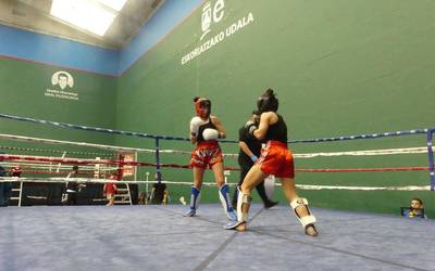 Kickboxing saioan, haurren erakustaldia eta 24 borroka