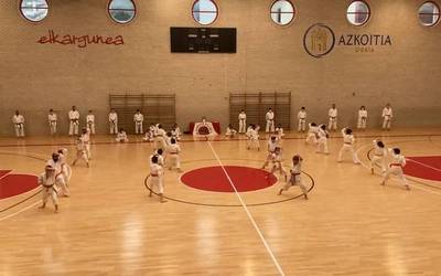 Ikasturtea jaialdiarekin agurtu dute Anaitasuna-Kanku karate eskolako ikasleek