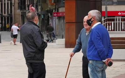 Maskararik gabeko lehen asteburua 13 hilabete ondoren
