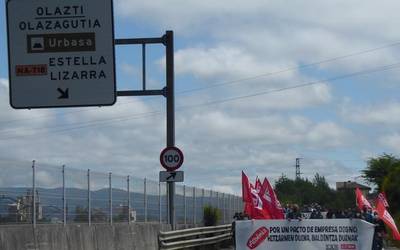 Egun osoko greba egitera deitu dituzte La Vasco Navarran