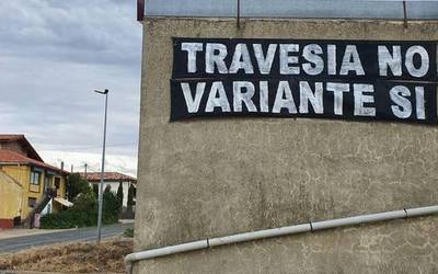 Ekorako bizilagunek errepidea herritik ateratzeko eskatu dute