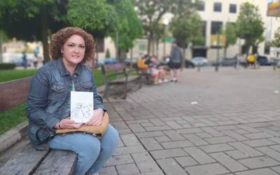 “Nire bizitzako hainbat etapetako olerkiak bildu ditut liburuan”