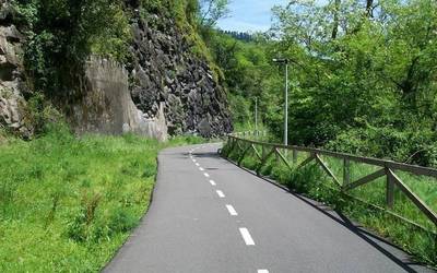 Bihar eta etzi bidegorria moztuta