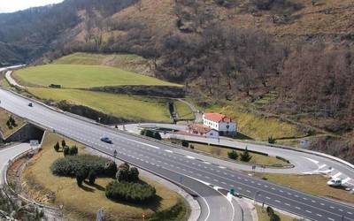 Tunelen bikoizketaren proiektua baztertzea eskatu du Almandozko herriak