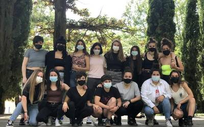 Bailarako neska gazteen komunitatea indartu dute