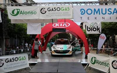 Plazaberrin aurkeztu dituzte III. Goilurrak Basque Highlands Rallyan arituko diren autoak