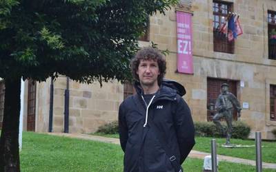 “Kanpoko espezieen monokultiboagaz jarraitzea erabaki anakronikoa da ”