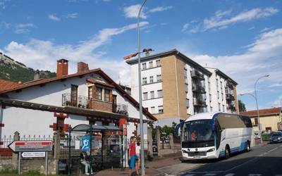 Autobus zerbitzua zabaldu dute