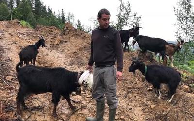 Txerri-haztegia eratzeko 'Gaztenek' dirulaguntza jaso du Peio Bilbaok
