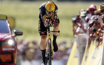 Van Aert-ek piztiaren oparia baliatu du