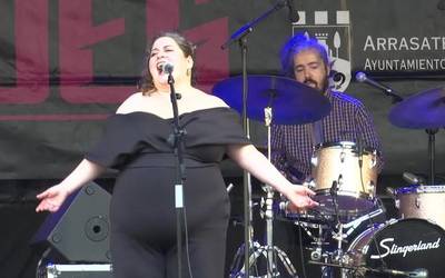 Itziar Yagüeren kontzertuak eman zion hasiera atzo, Arrasate Blues jaialdiari