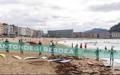 Donostiako olatu artifizialaren kontrako mobilizazioan parte hartu dute lau oriotarrek