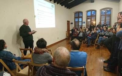 Estrategia planaren jarraipen bilera deitu dute