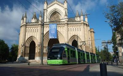 Gasteizko tenplu nagusiak bisitatzeko aukera zabaldu dute