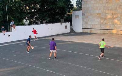 32 bikotek eman dute izena Sarako pala txapelketan