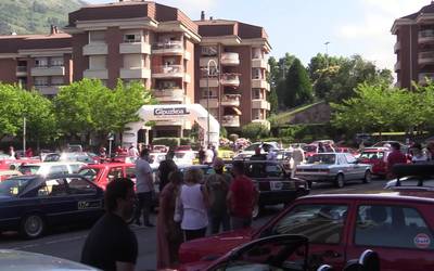 Auto klasikoen XVIII. Azpeitia Hiria Rallya egiten ari dira Maykel del Cid zenaren omenez