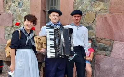 Miguel Iparragirre akordeoilaria omendu du Baztandarren Biltzarra elkarteak