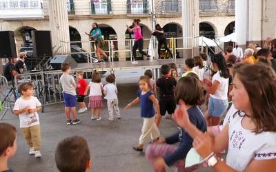 Ordiziako Zumba erakustaldian haur zein helduek primeran pasa zuten