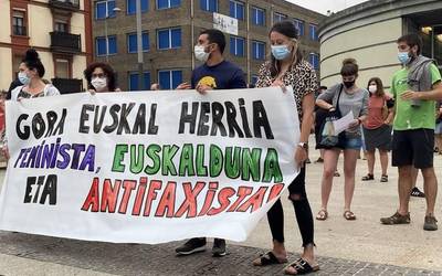 155 lagunek salatu dituzte eskualdean agertutako pintada faxistak Erandion