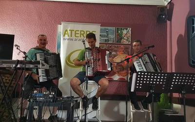 Gregorio, Beñat eta Andoni Mitxelena akordeoilariek larunbatean Arantzan ematekoa zuten kontzertua gibelatu dute