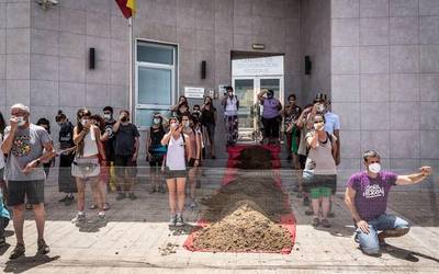 Migranteen egoera salatu du Mugak Zabalduz karabanak