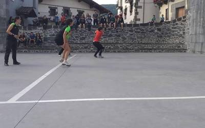 Bertan behera geratu da gaur Leitzan jokatzekoa zen Plazaz-Plaza txapelketako partidua