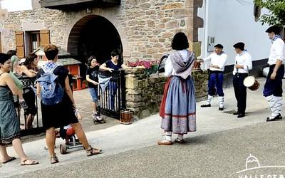 Baztandarren Biltzarrako momentu batzuk bilduz bideoa egin dute